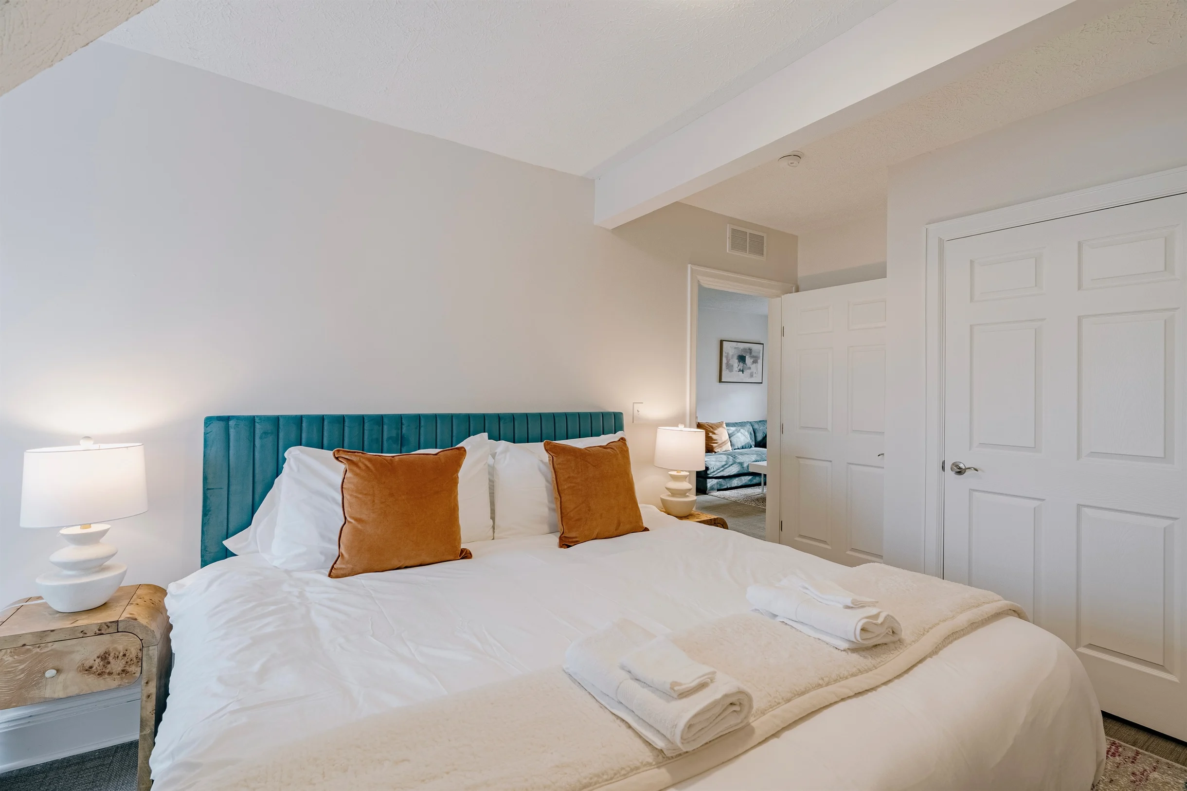 Bright 5BR Townhome Near Museums & Univ. Circle #5