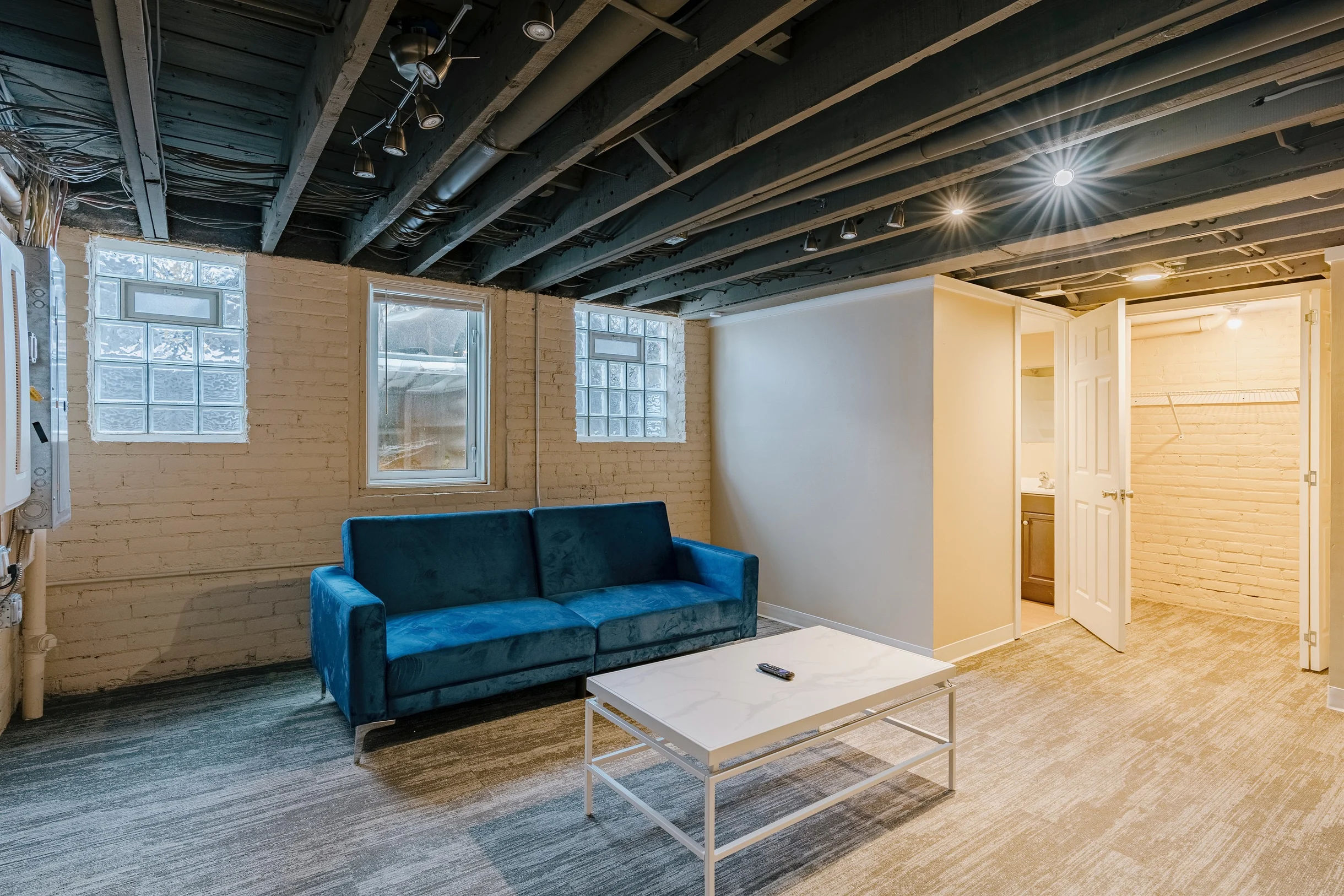 Bright 5BR Townhome Near Museums & Univ. Circle #24