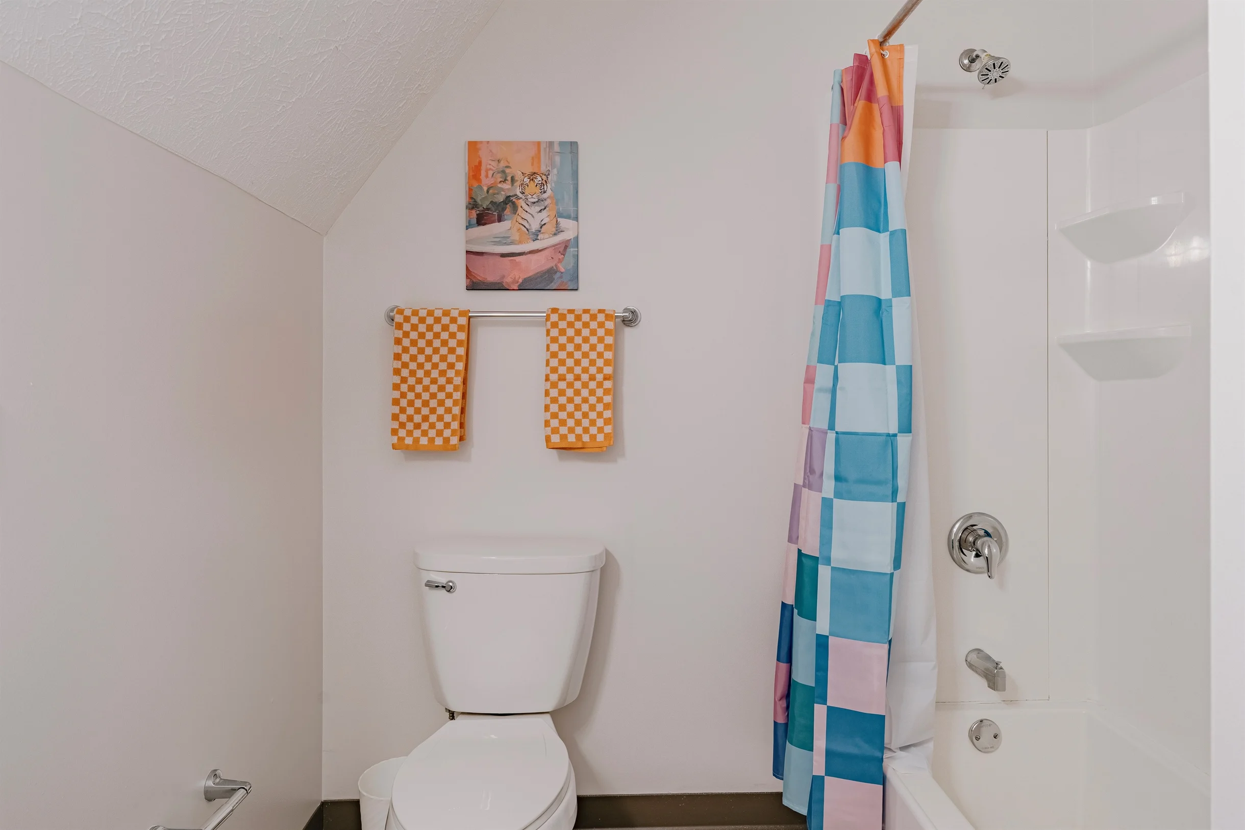 Bright 5BR Townhome Near Museums & Univ. Circle #10