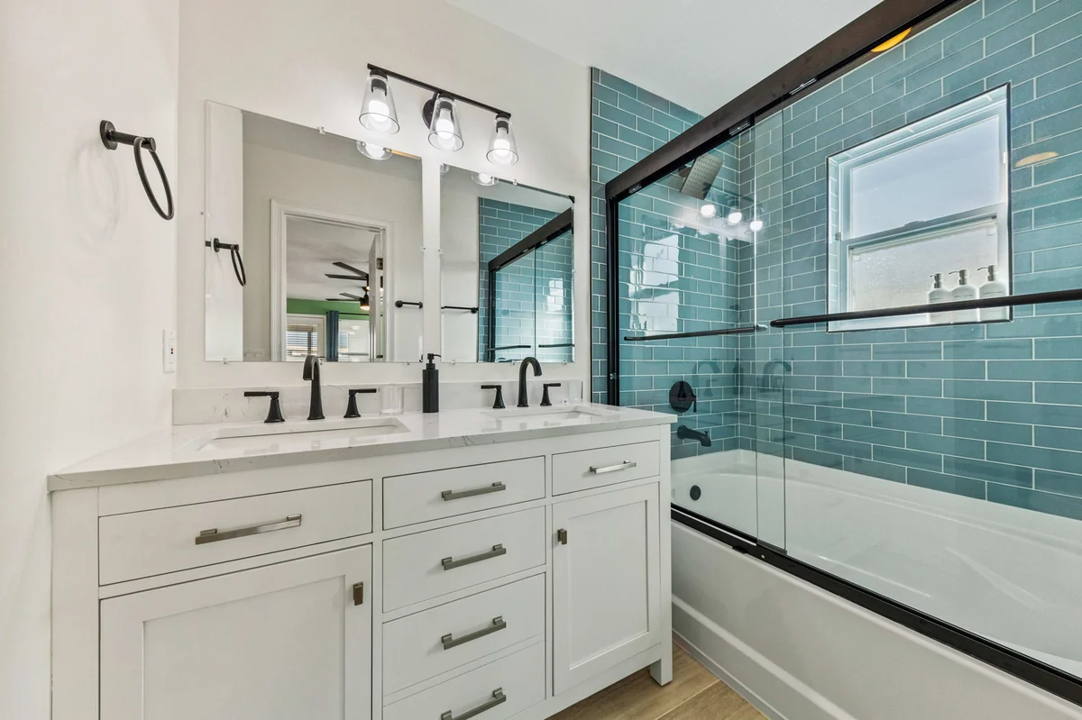 The SkyDeck Surf House #35