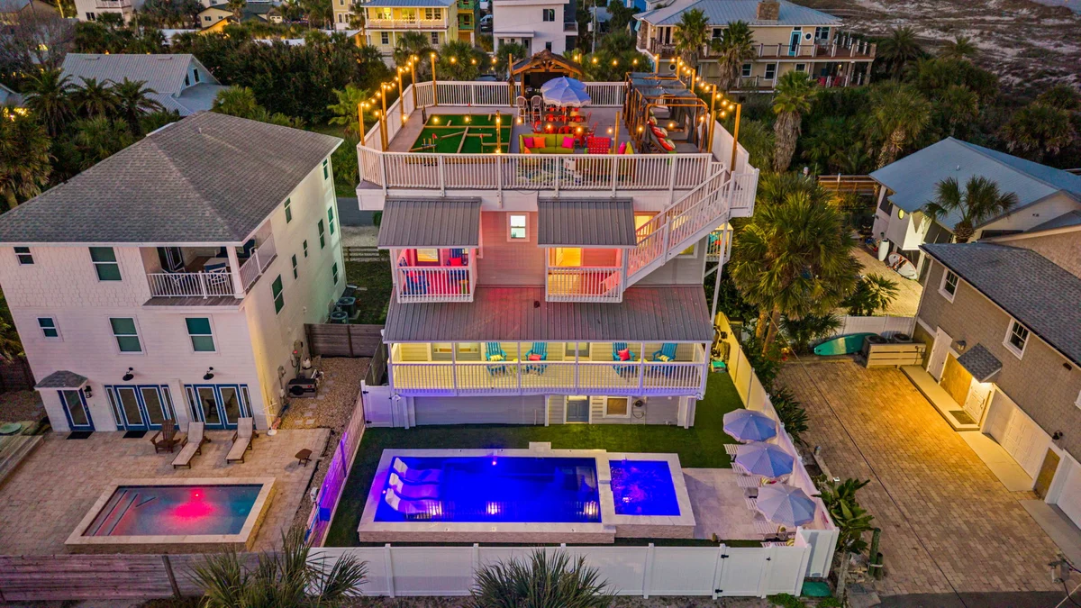 The SkyDeck Surf House #60