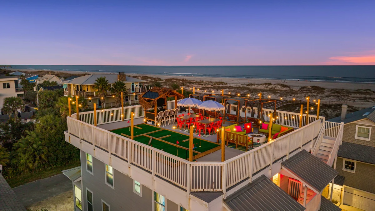 The SkyDeck Surf House #84