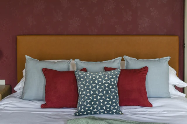 Bedroom 1 image 1