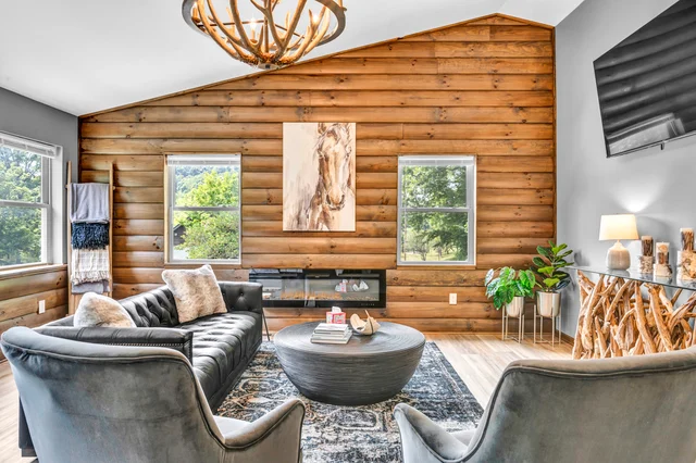 The Retreat at The Hideaway: 2 Cabins & 22 Guests! #8