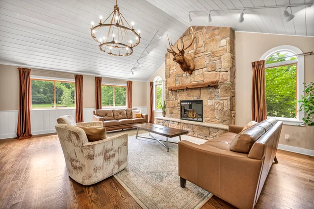 The Retreat at The Hideaway: 2 Cabins & 22 Guests! #33