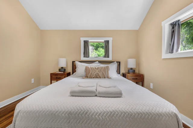 The Retreat at The Hideaway: 2 Cabins & 22 Guests! #14
