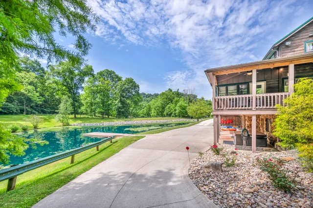 The Retreat at The Hideaway: 2 Cabins & 22 Guests! #31