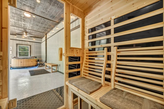 The Retreat at The Hideaway: 2 Cabins & 22 Guests! #76