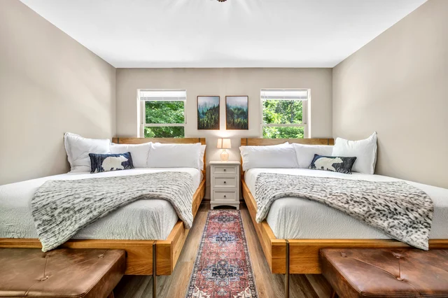 The Retreat at The Hideaway: 2 Cabins & 22 Guests! #77