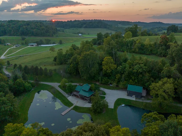 The Retreat at The Hideaway: 2 Cabins & 22 Guests! #59