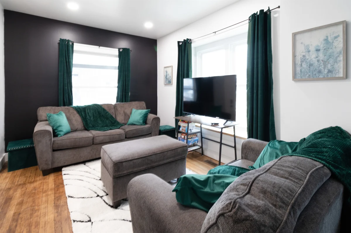 Chic: Minutes to Cleveland Clinic, CWRU & UH property photo 2