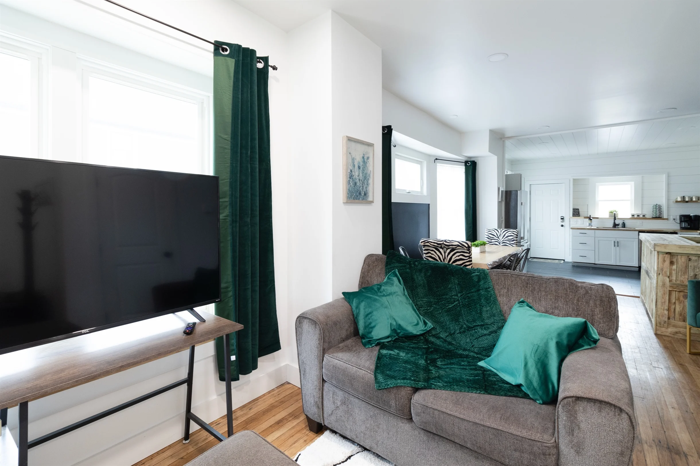 Chic 4 BR: Minutes to Cleveland Clinic, CWRU & UH! #29