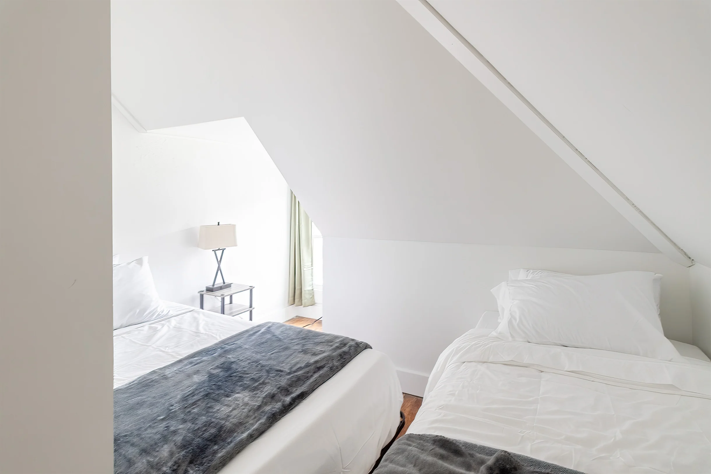 Chic 4 BR: Minutes to Cleveland Clinic, CWRU & UH! #3