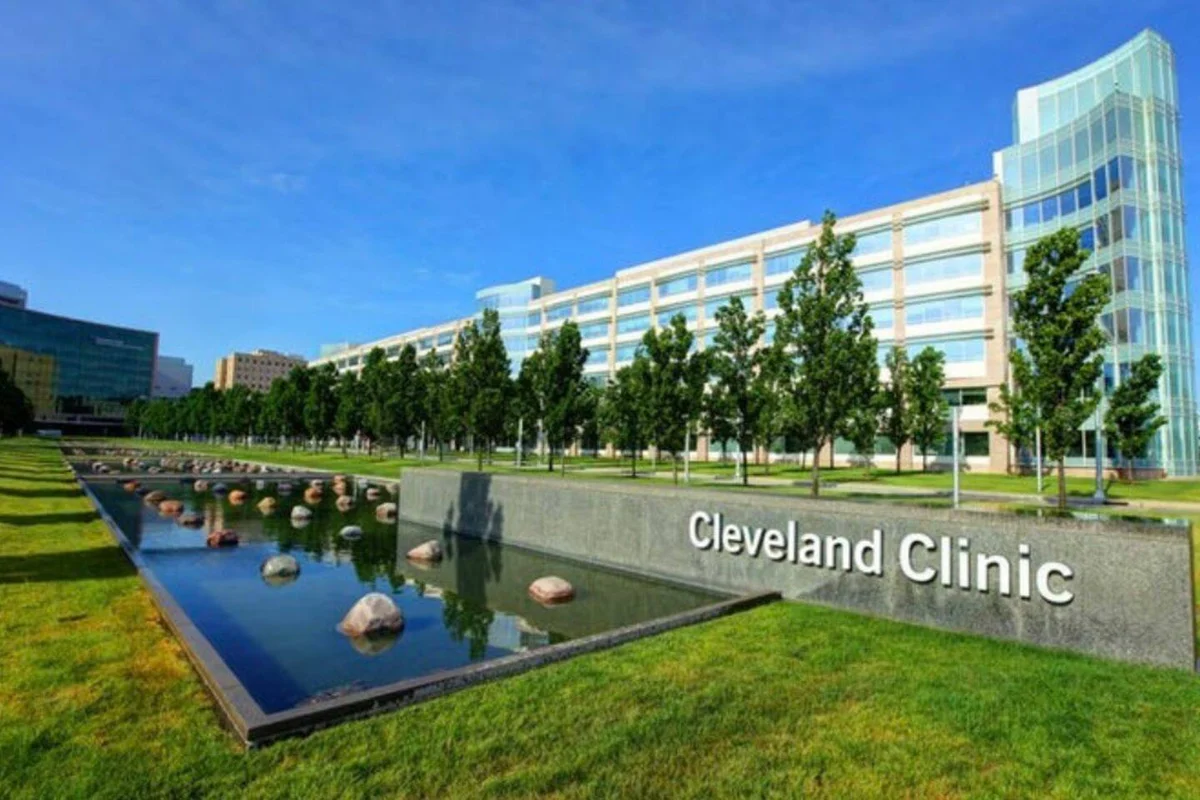 Chic 4 BR: Minutes to Cleveland Clinic, CWRU & UH! #32
