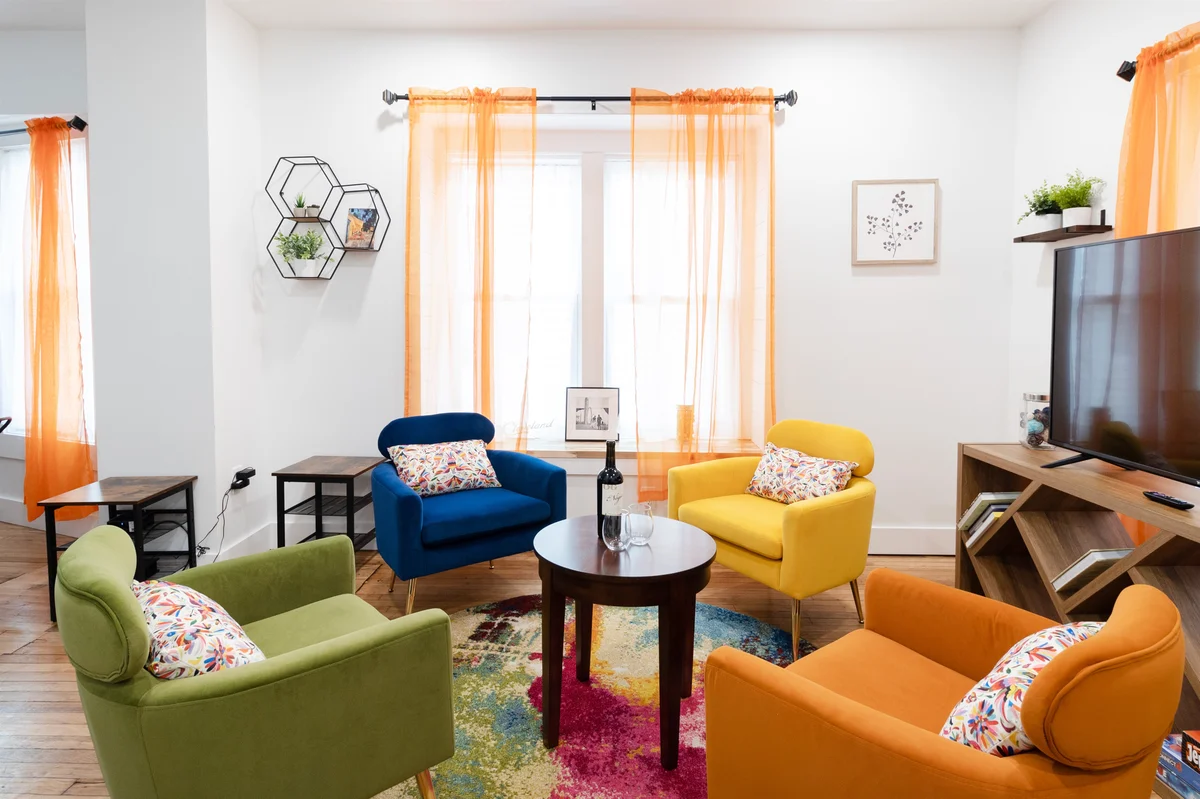 Colorful in the Heart of University Circle property photo 2