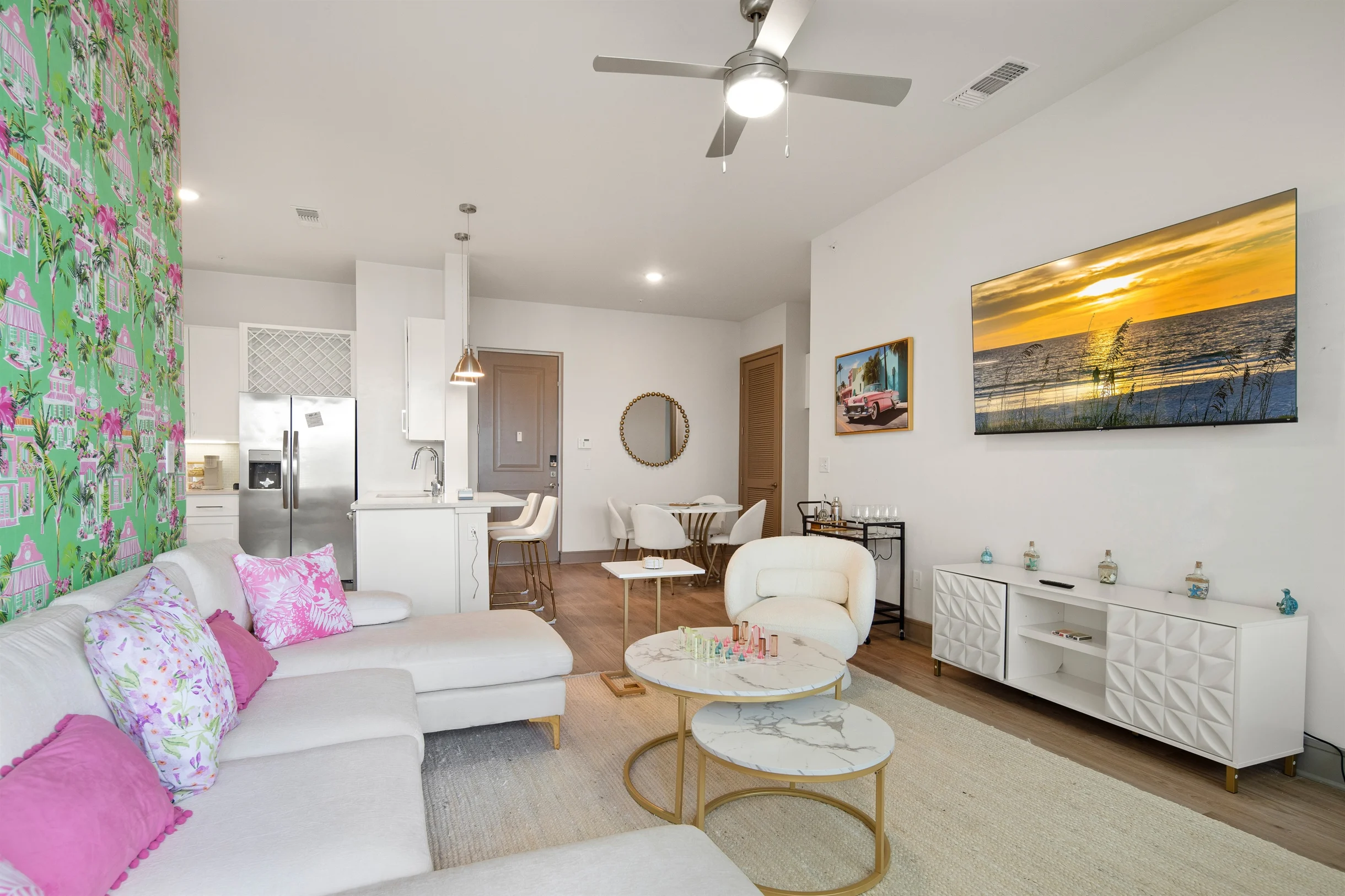 Tropical Dream 2BR/2BA w./ Pool, Gym, and Theater #32