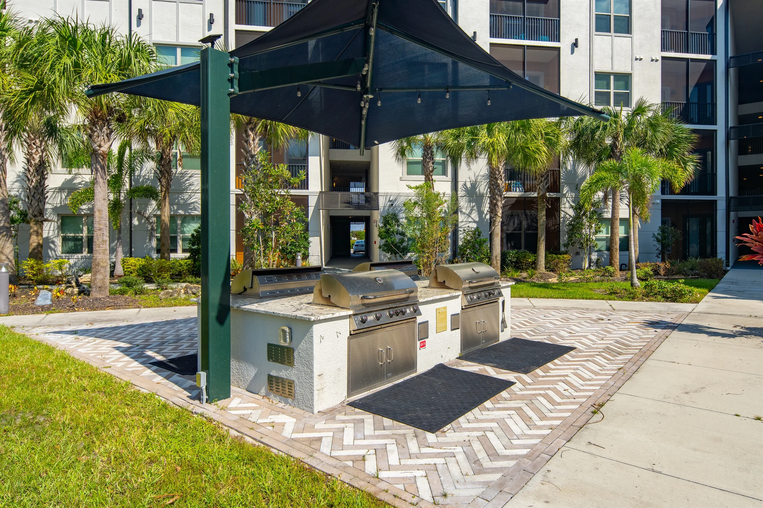 Tropical Dream 2BR/2BA w./ Pool, Gym, and Theater #31