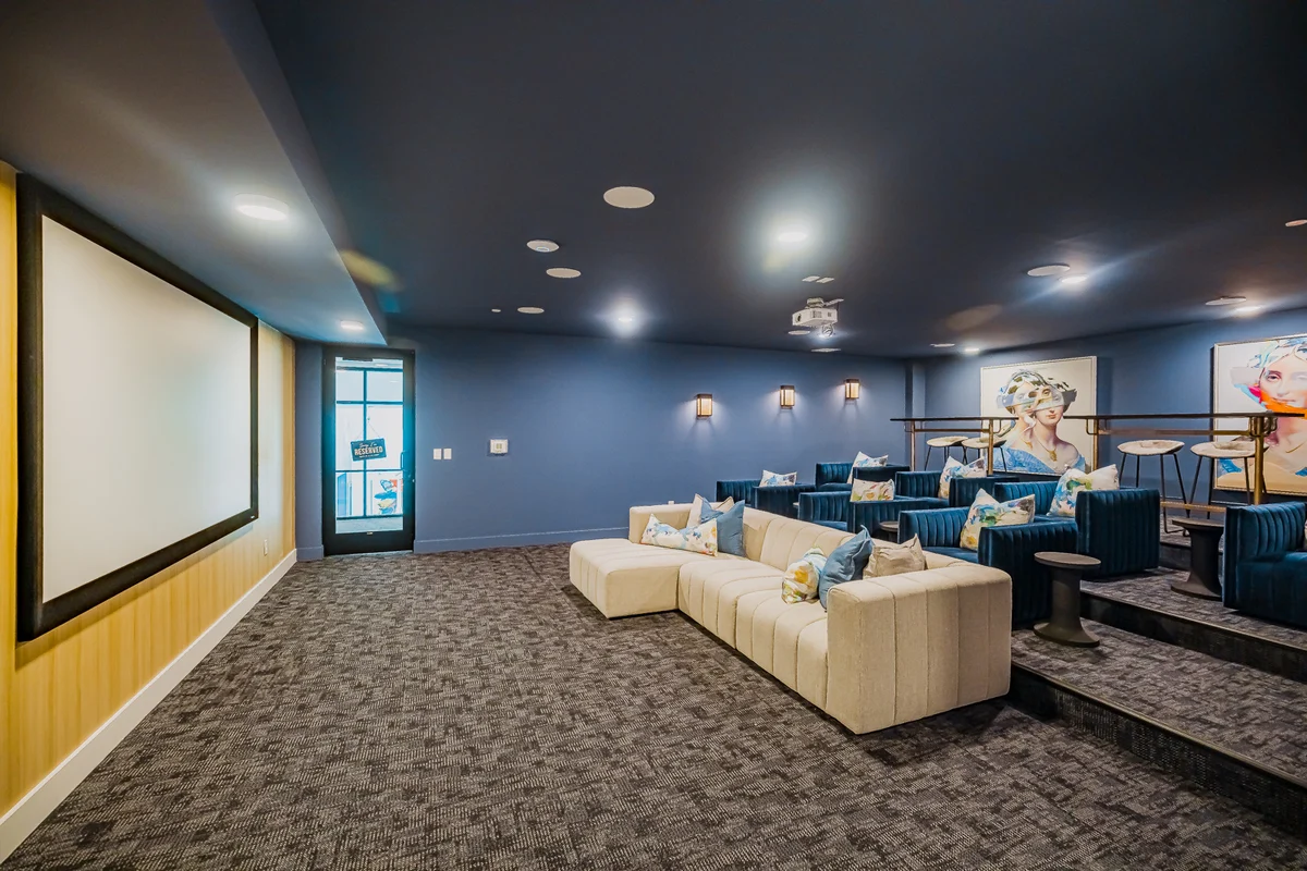 Tropical Dream 2BR/2BA w./ Pool, Gym, and Theater #61
