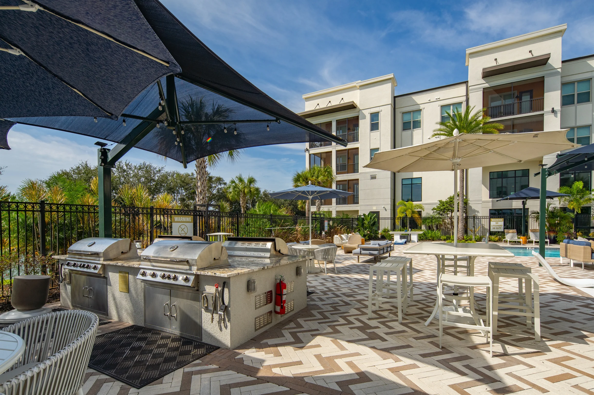 Tropical Dream 2BR/2BA w./ Pool, Gym, and Theater #40