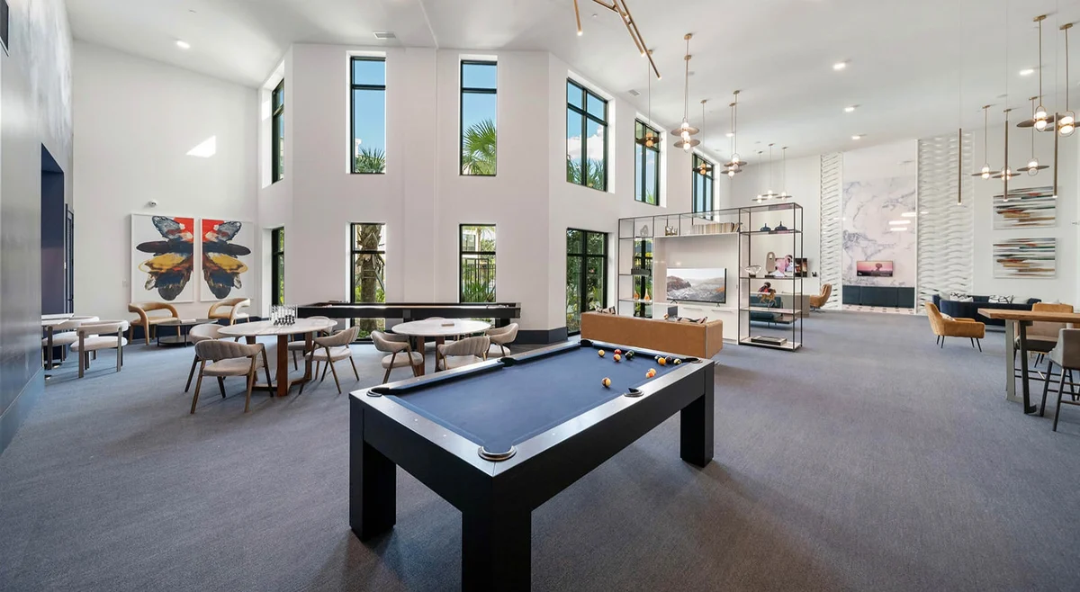 Tropical Dream 2BR/2BA w./ Pool, Gym, and Theater #56