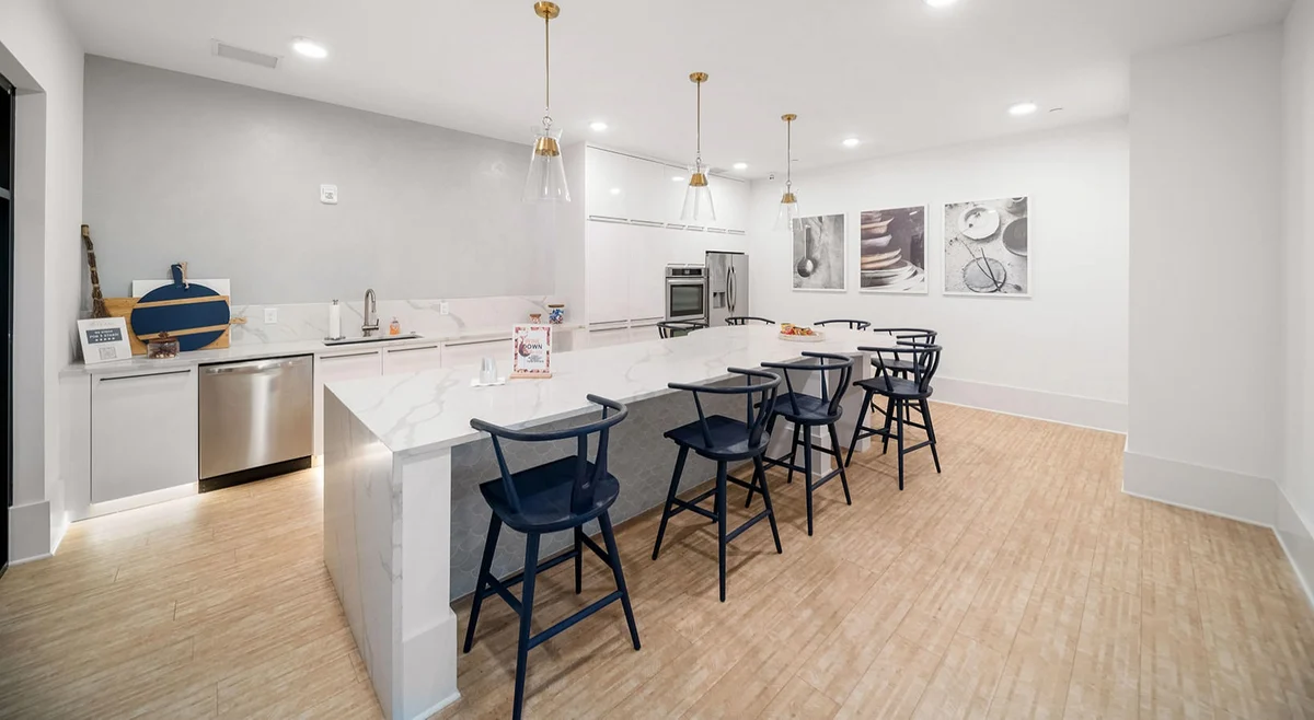 Retreat for up to 16: 5BR/4BA, Pool, Gym, Theater #79