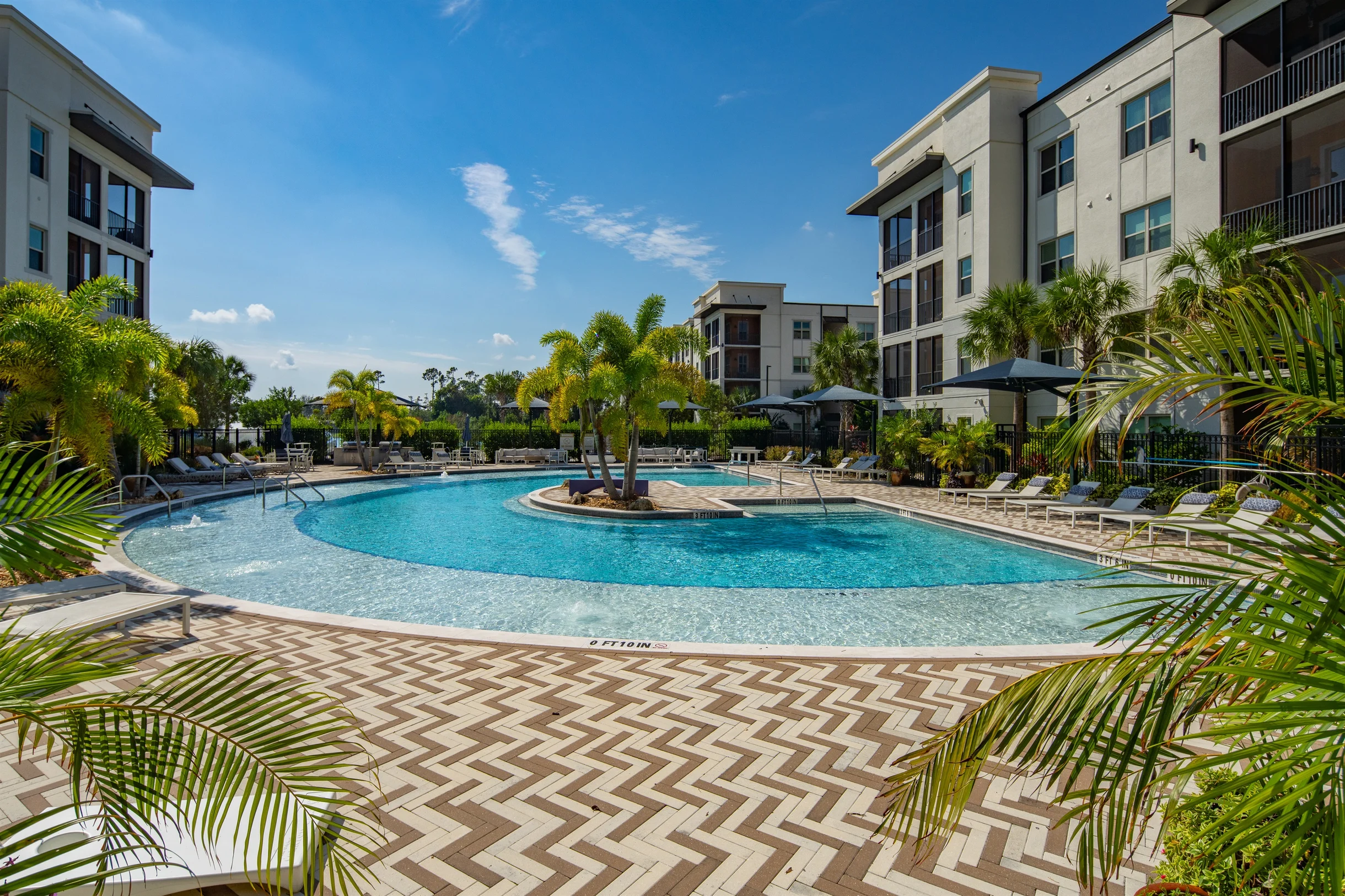 Beachy Dream 3BR/2BA w./ Pool, Gym, and Theater #50