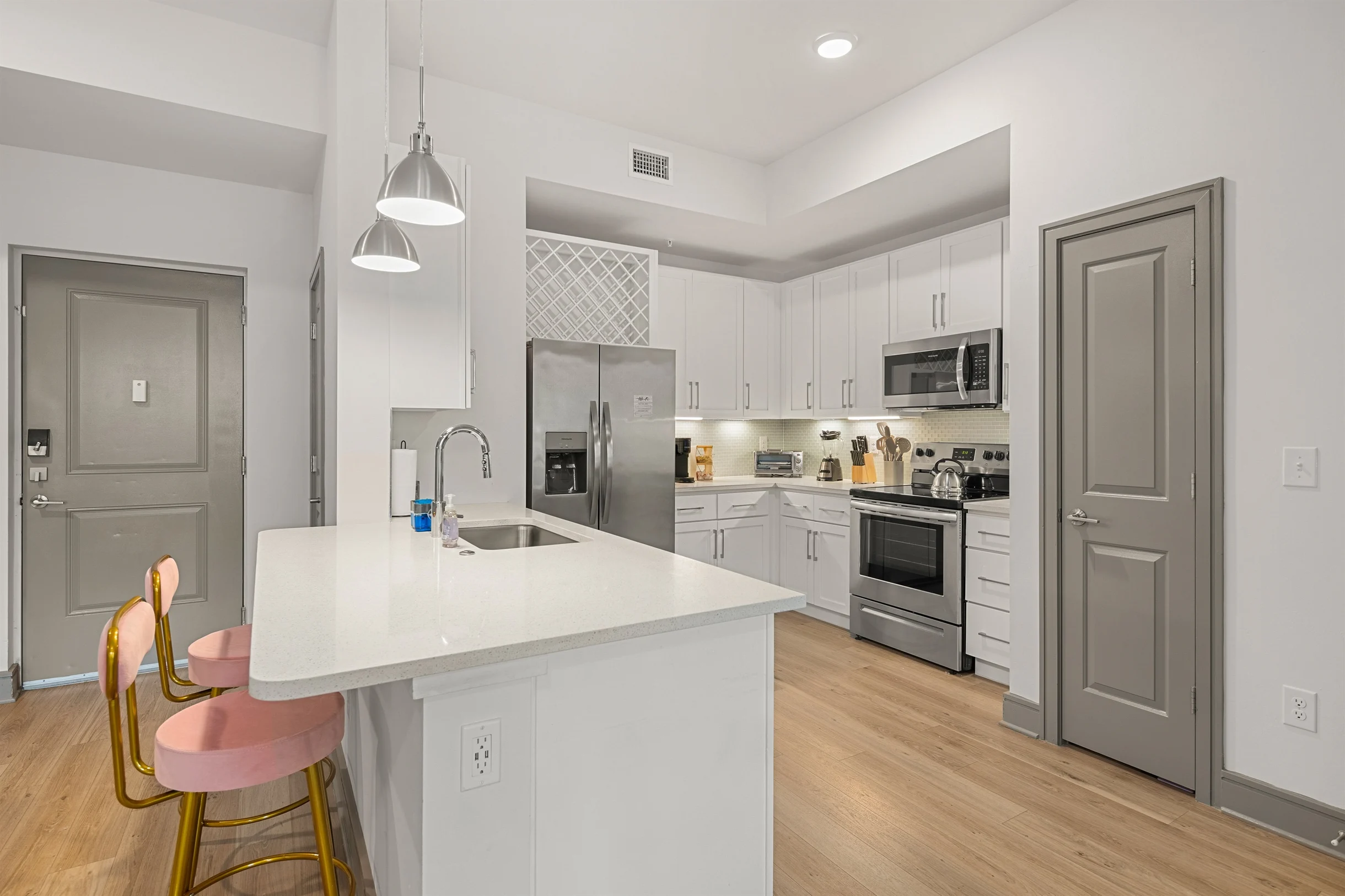 Idyllic Escape: 2BR/2BA w./ Pool, Gym, and Theater #59