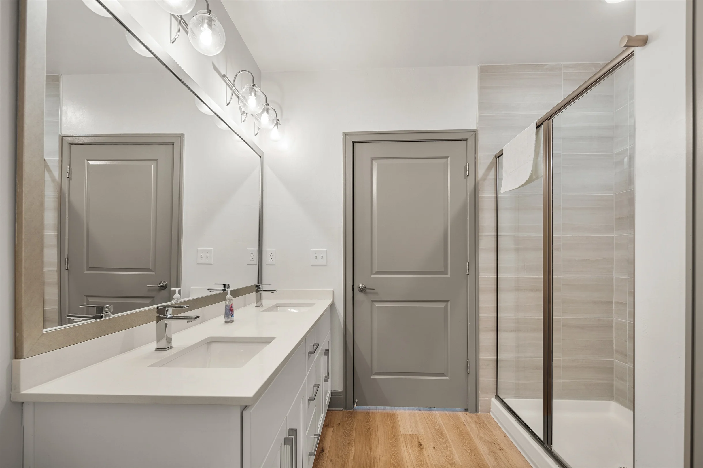 Idyllic Escape: 2BR/2BA w./ Pool, Gym, and Theater #12