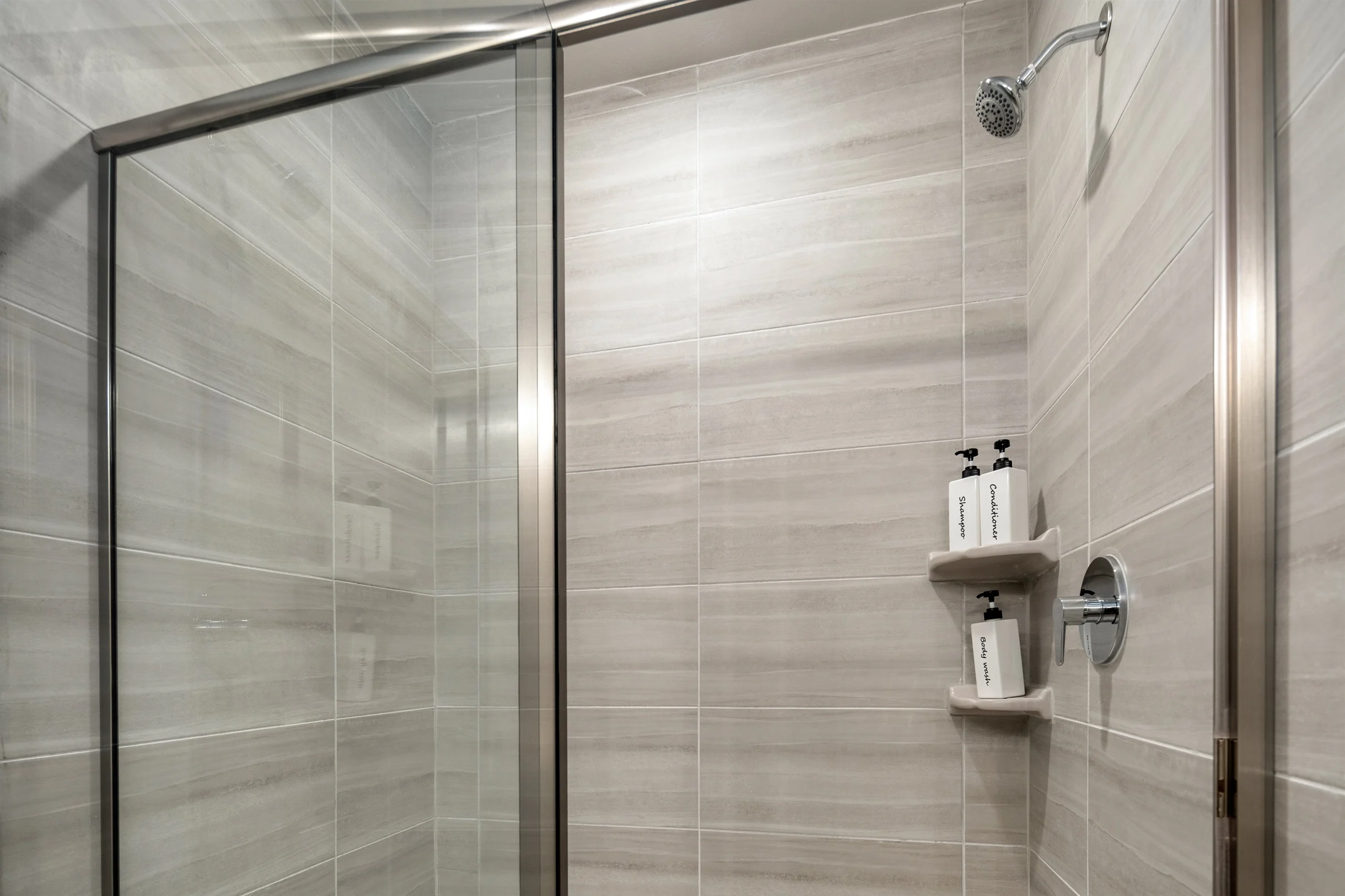 Idyllic Escape: 2BR/2BA w./ Pool, Gym, and Theater #19