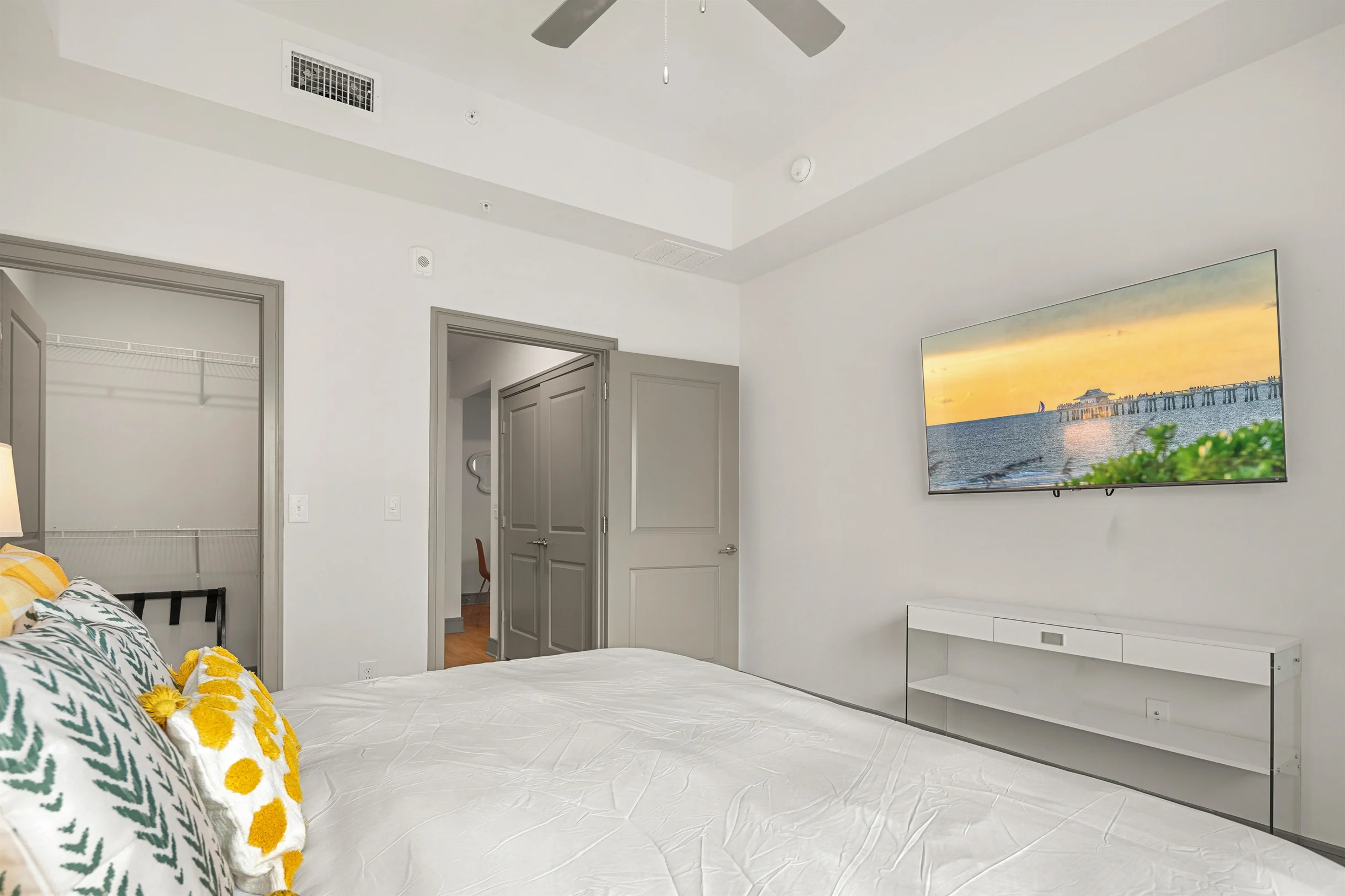 Idyllic Escape: 2BR/2BA w./ Pool, Gym, and Theater #21