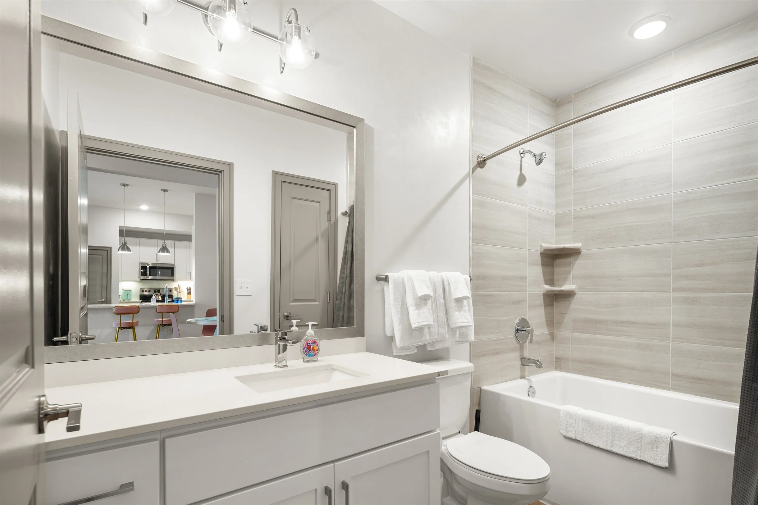 Idyllic Escape: 2BR/2BA w./ Pool, Gym, and Theater #13