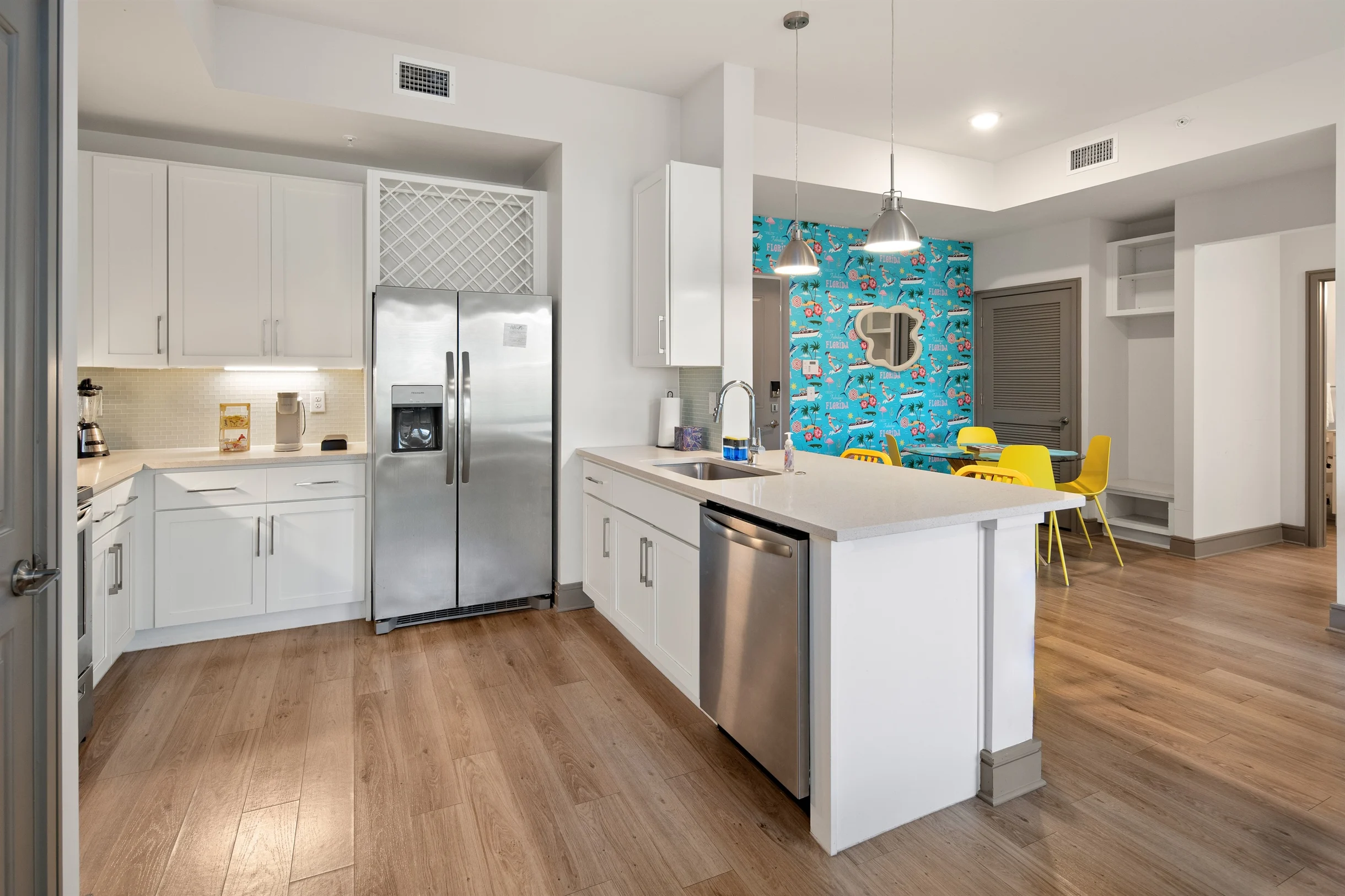 Tropical Oasis 2BR/2BA w./ Pool, Gym, and Theater #50