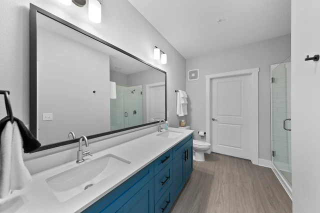 Beachy Oasis: Posh 2BR/2BA with Pool & Gym #11