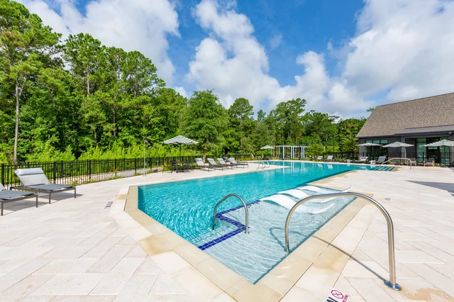 Beachy Oasis: Posh 2BR/2BA with Pool & Gym #17