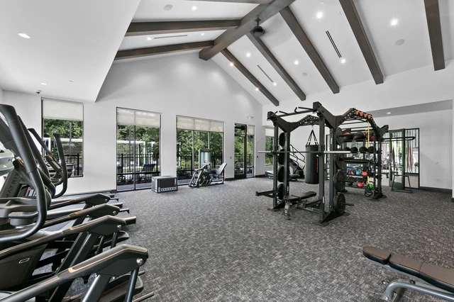 Beachy Bliss: Elegant 2BR/2BA with Pool & Gym #42