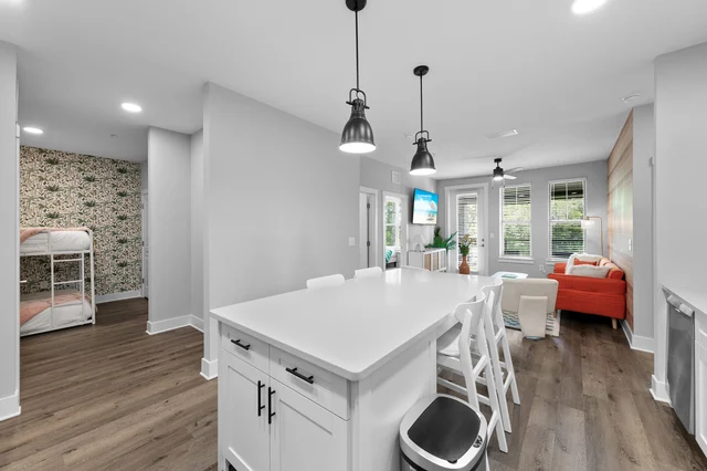 Beachy Bliss: Elegant 2BR/2BA with Pool & Gym #56