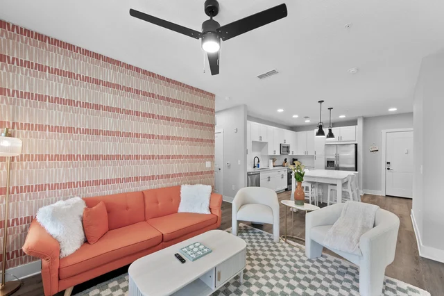 Beachy Bliss: Elegant 2BR/2BA with Pool & Gym #40