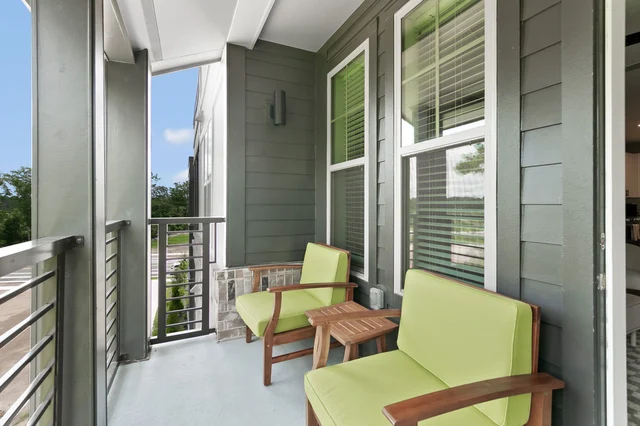 Beachy Bliss: Elegant 2BR/2BA with Pool & Gym #16