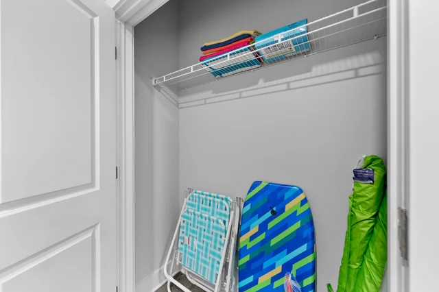 Beachy Bliss: Elegant 2BR/2BA with Pool & Gym #57