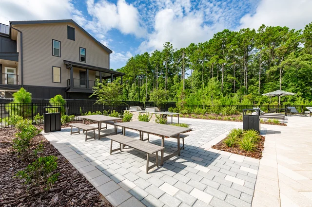 Beachy Bliss: Elegant 2BR/2BA with Pool & Gym #34