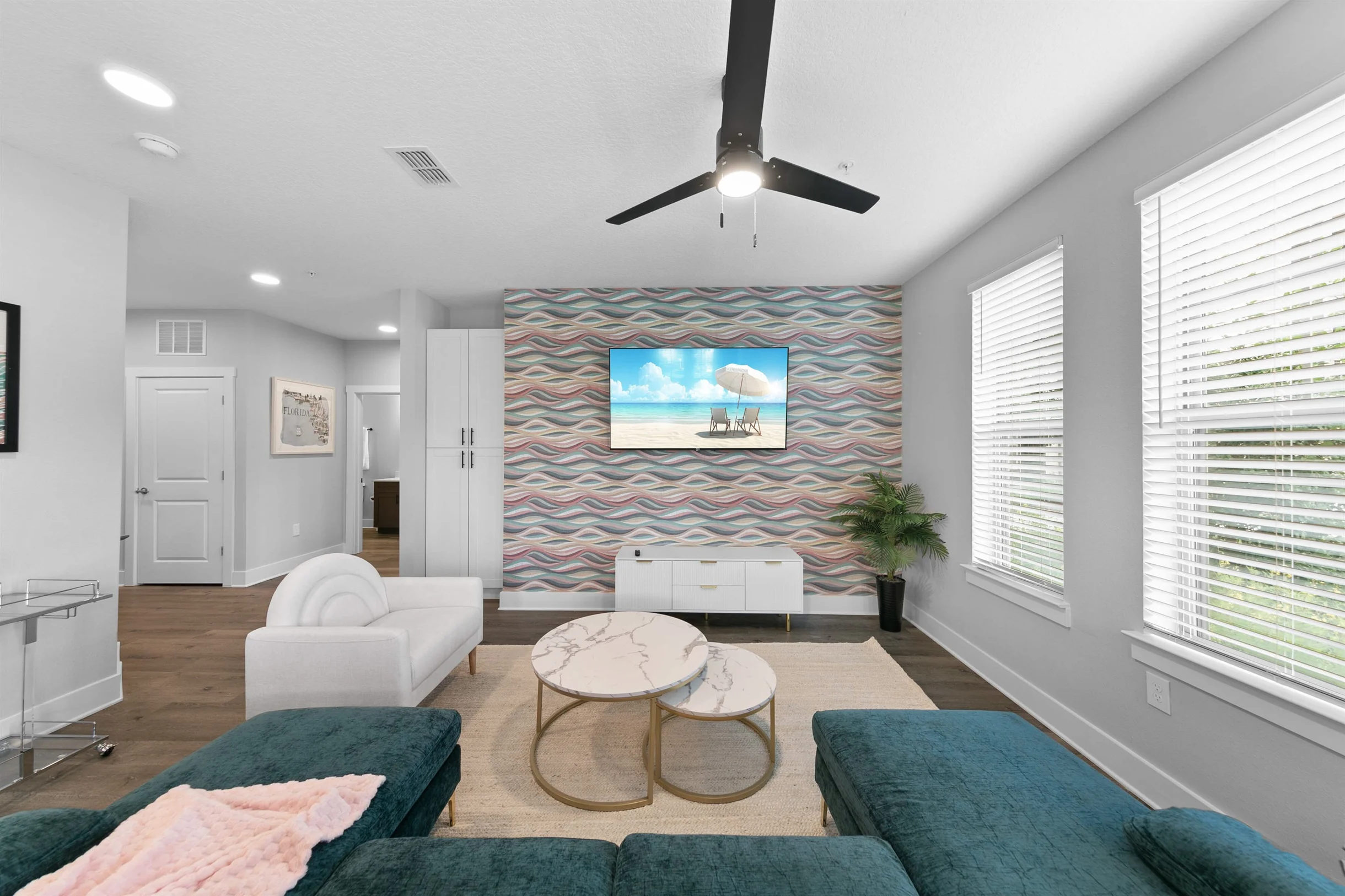 Palm Paradise: Tropical 2BR/2BA with Pool & Gym #51