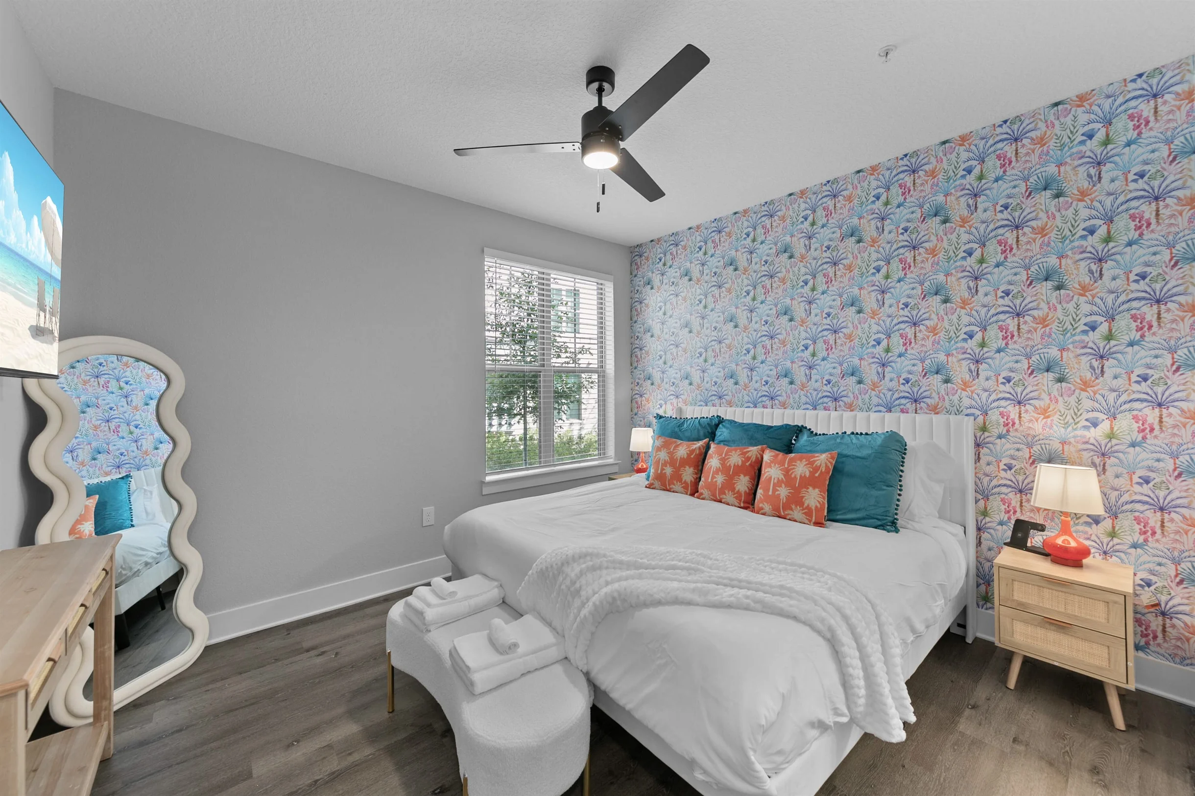 Palm Paradise: Tropical 2BR/2BA with Pool & Gym #22