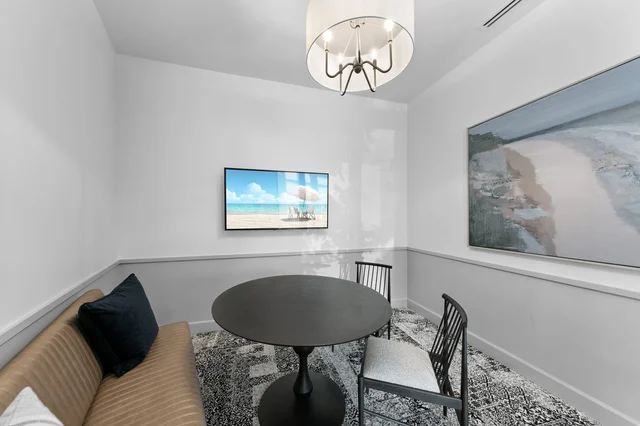 Paradise Escape: Stylish 3BR/2BA with Pool & Gym #61