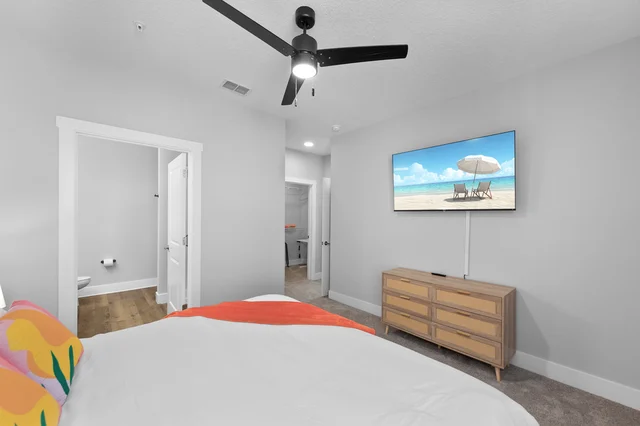 Sunny Haven: Chic 2BR/2BA with Pool & Gym #18