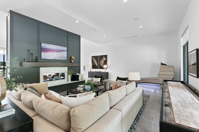 Sunny Haven: Chic 2BR/2BA with Pool & Gym #47