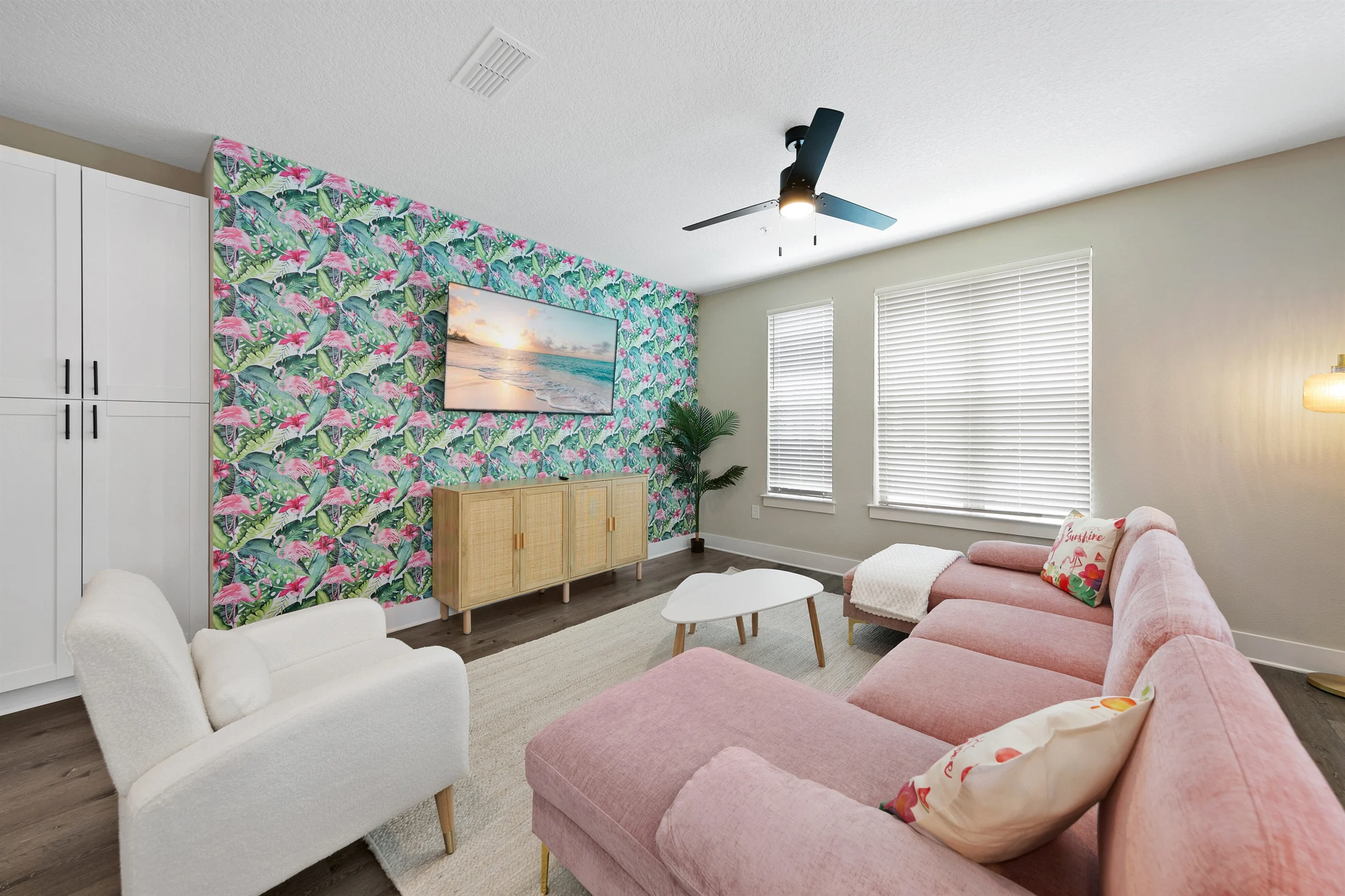 Idyllic and Tropical 2BR/2BA with Pool & Gym #40