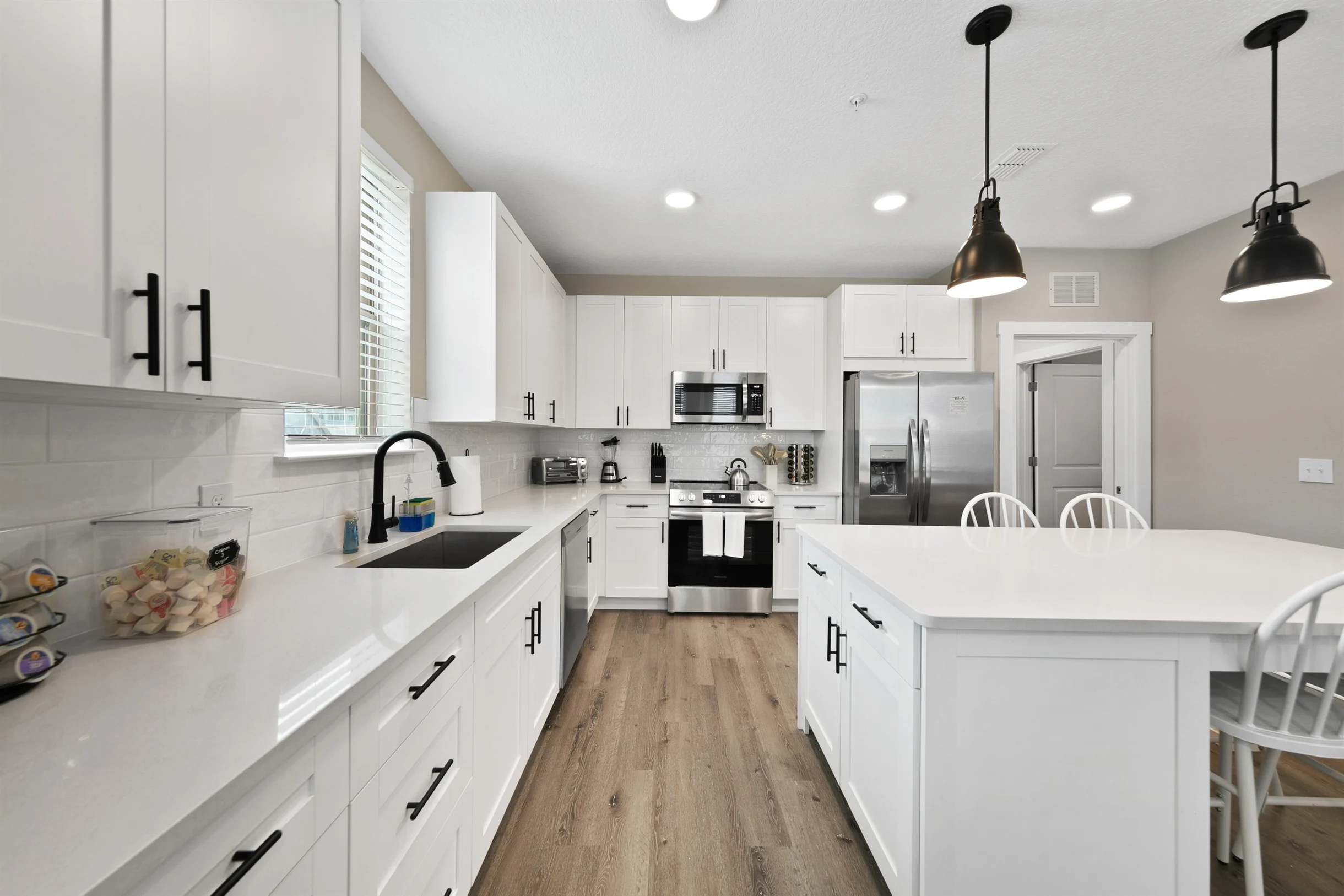 Beachy Getaway: 3BR/3BA Posh Units w./ Pool & Gym #28