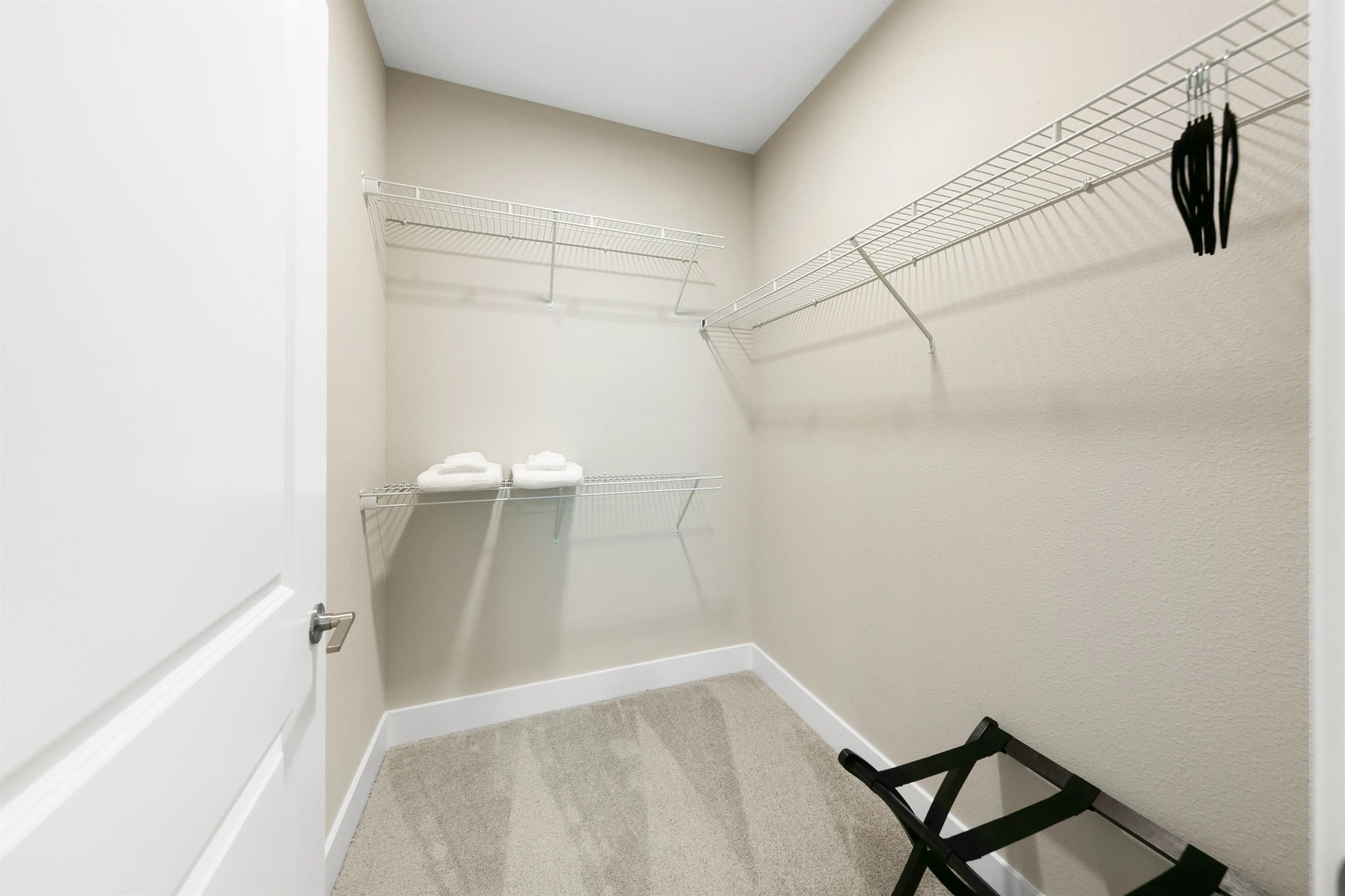 Beachy Getaway: 3BR/3BA Posh Units w./ Pool & Gym #42