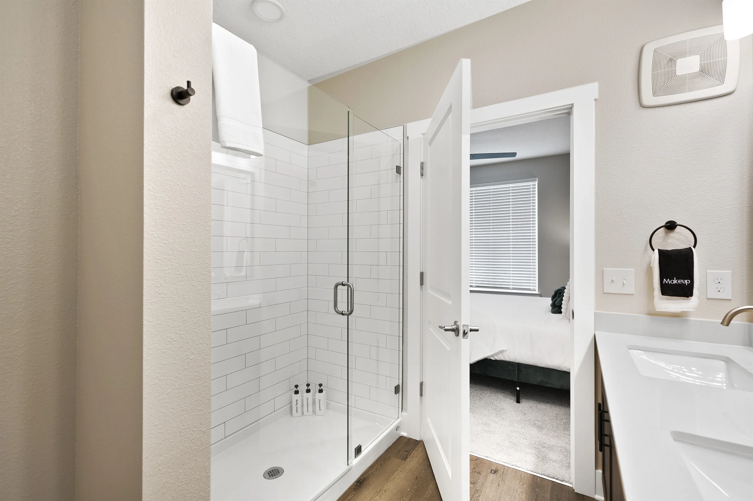 Beachy Getaway: 3BR/3BA Posh Units w./ Pool & Gym #16