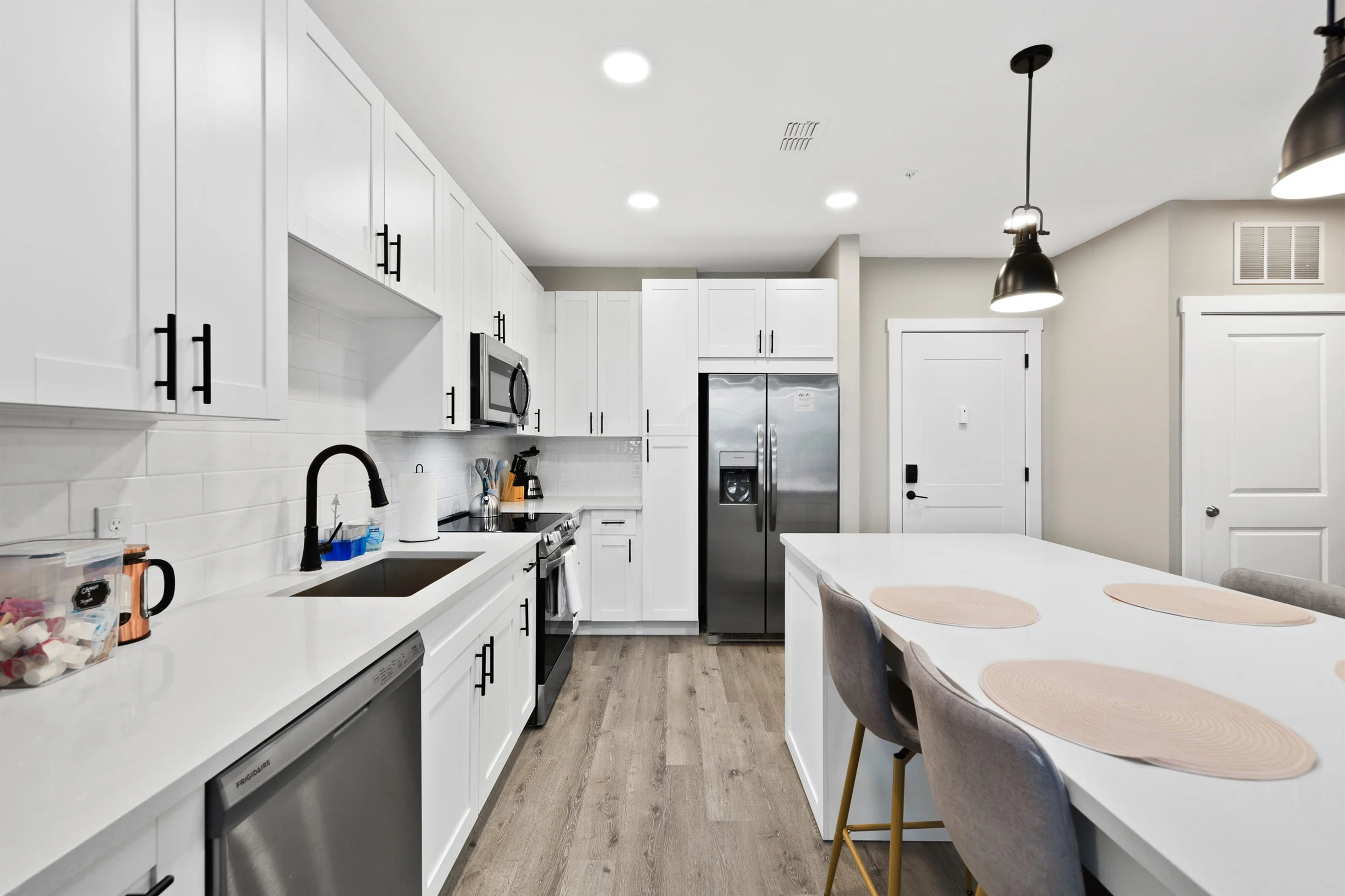 Beachy Getaway: 3BR/3BA Posh Units w./ Pool & Gym #88